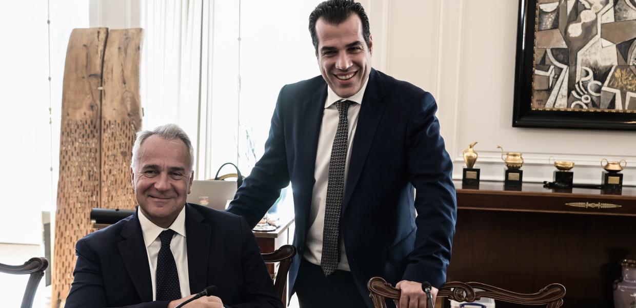 Μάκης Βορίδης και Θάνος Πλεύρης σε συνεδρίαση του υπουργικού συμβουλίου της ΝΔ