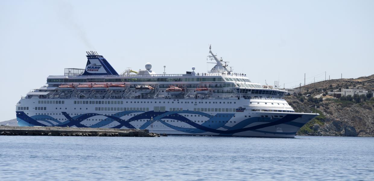 Το κρουαζιερόπλοιο Crown Iris
