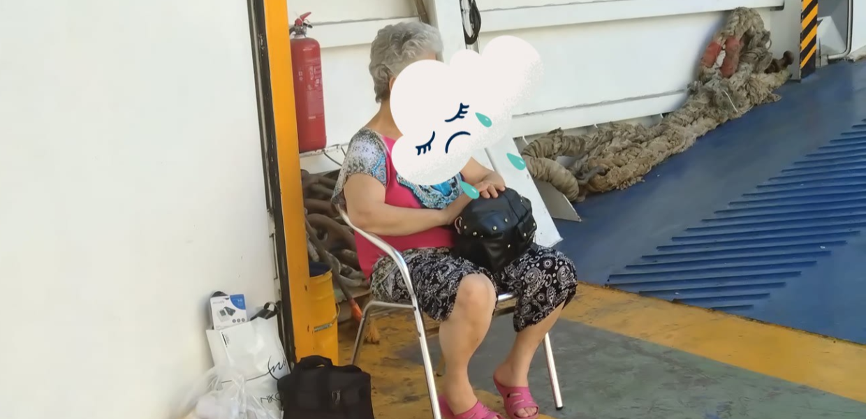 Γυναίκα σε καρέκλα