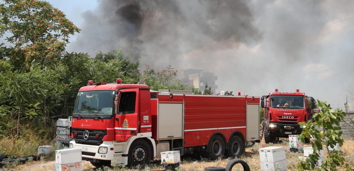 Οχήματα της Πυροσβεστικής σε κατάσβεση φωτιάς