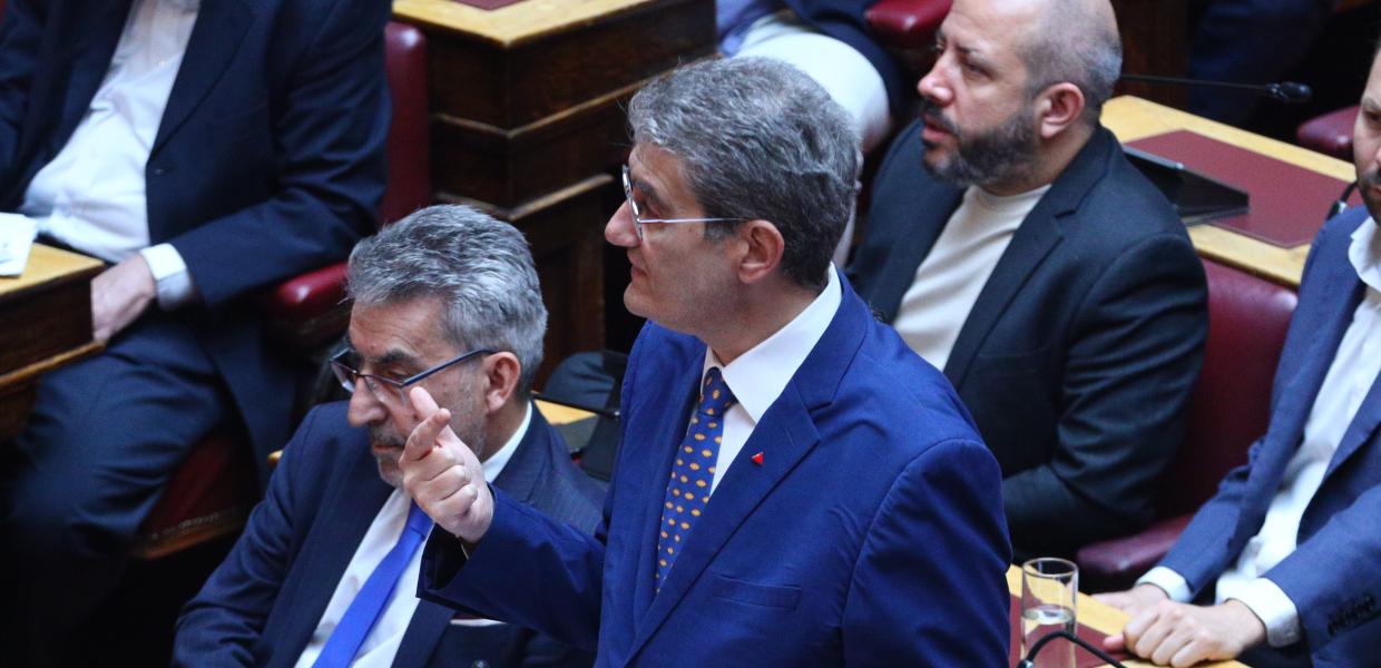Ο Χρήστος Γιαννούλης στη Βουλή