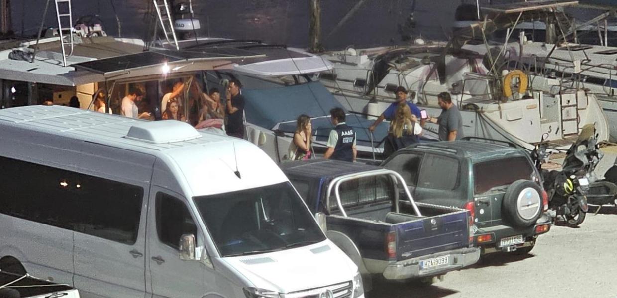 Έφοδος της ΑΑΔΕ σε ημερόπλοια στη Σαντορίνη