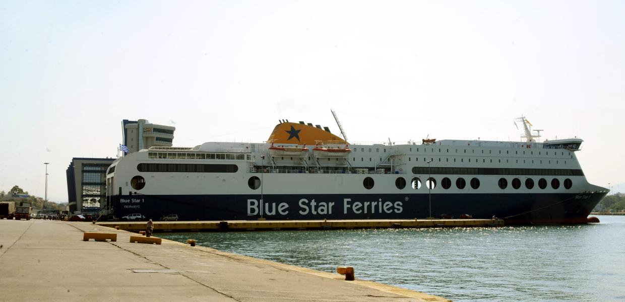 Το «Blue Star 1» στο λιμάνι του Πειραιά 