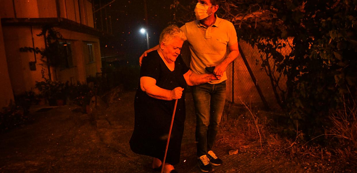 Φωτιά στην Αρχεία Ολυμπία