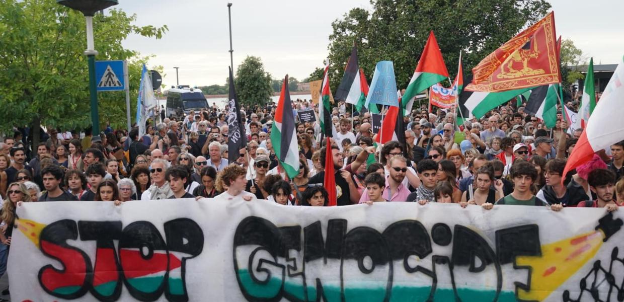 Χιλιάδες διαδηλωτές καταγγέλλουν τον πόλεμο στη Γάζα στο περιθώριο του 82ου Φεστιβάλ Κινηματογράφου της Βενετίας