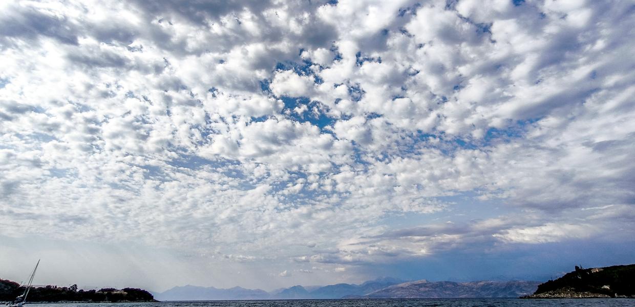 καιρός καλοκαίρι θάλασσα συννεφιά