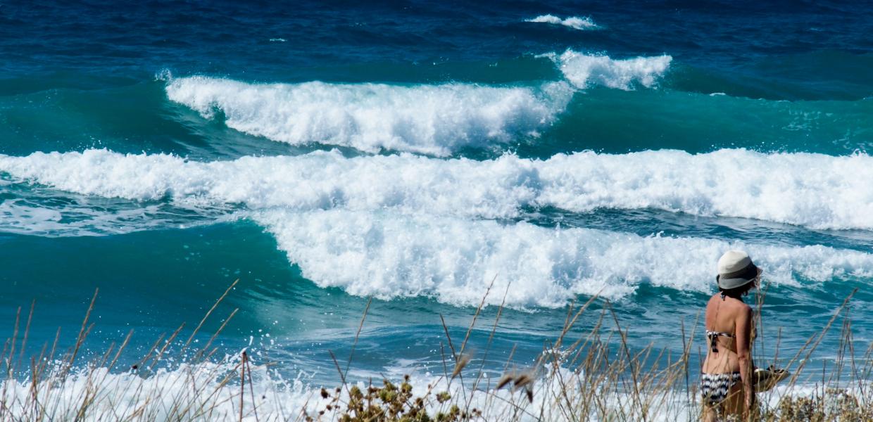 καιρός καλοκαίρι παραλία θάλασσα άνεμος κύματα μελτέμι
