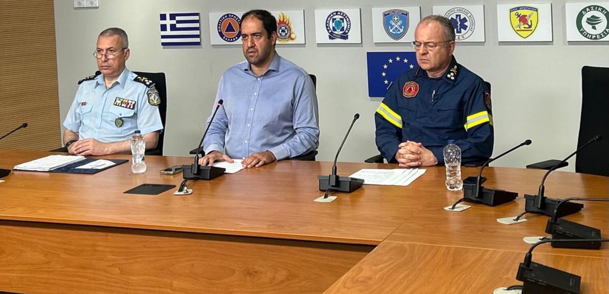 Ο Γιάννης Κεφαλογιάννης κατά την ενημέρωση για τις φωτιές
