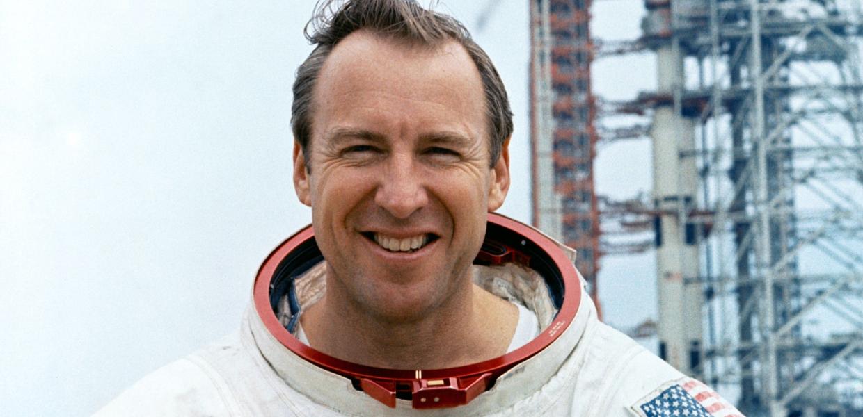 Ο Jim Lovell