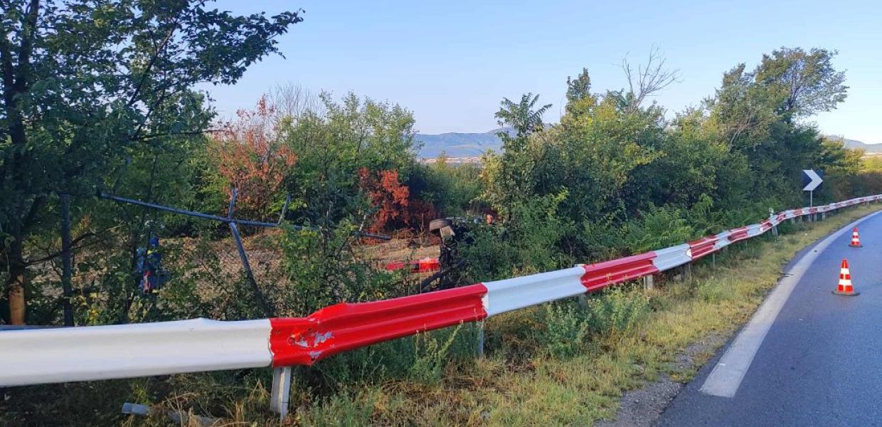 Το σημείο που εξετράπη το όχημα του 28χρονου στο 2ο χλμ της Εθνικής Οδού Κοζάνης – Λάρισας