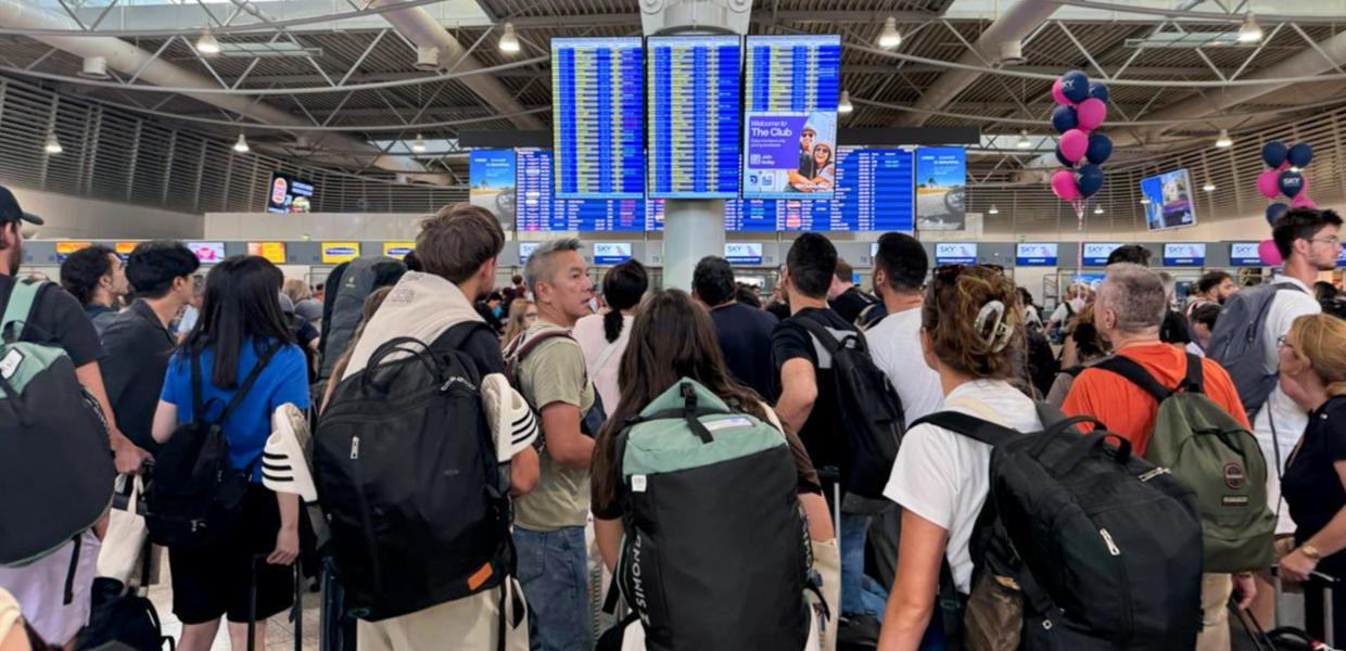 Επιβάτες στο αεροδρόμιο «Ελ. Βενιζέλος»