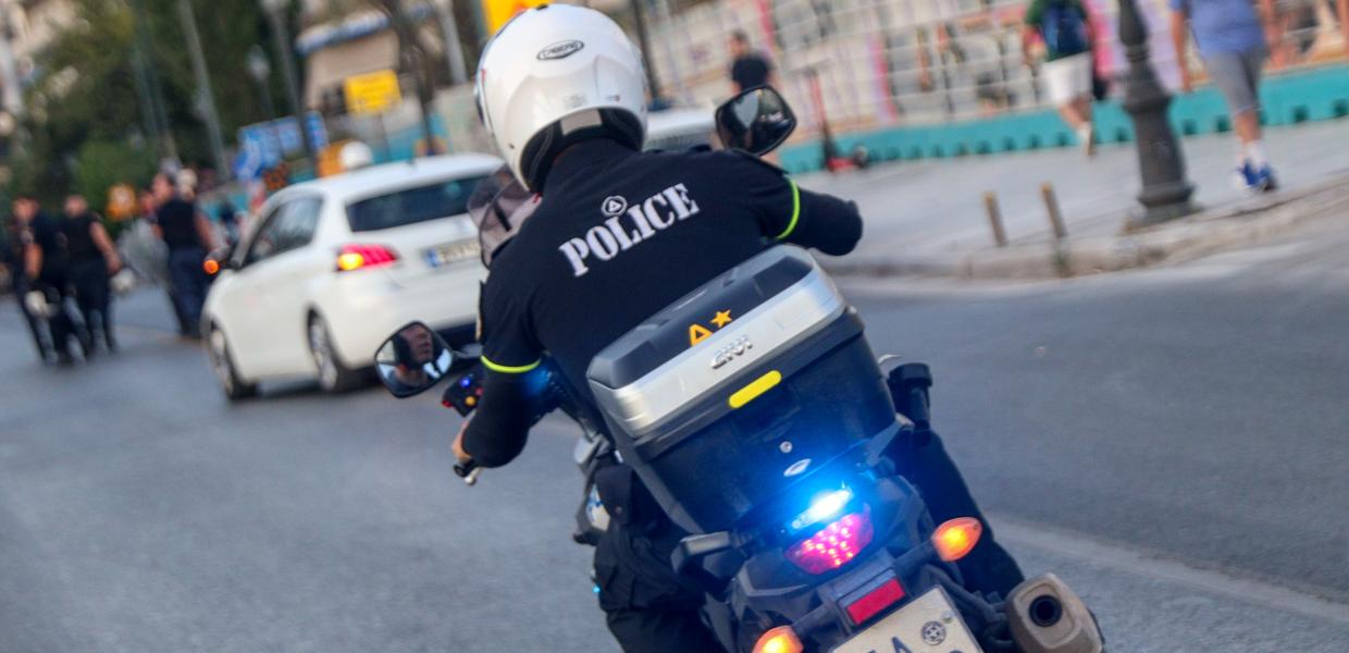 Αστυνομικός σε μηχανή