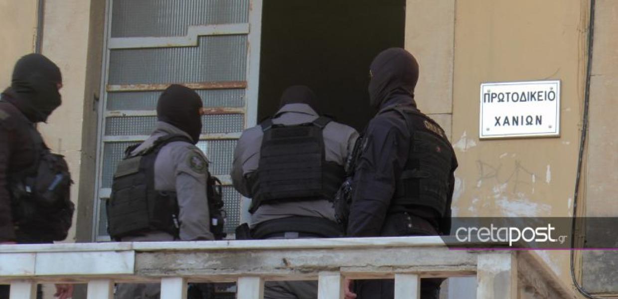 ΣΤΟΝ ΕΙΣΑΓΓΕΛΕΑ ΤΑ ΜΕΛΗ ΤΗΣ ΕΓΚΛΗΜΑΤΙΚΗΣ ΟΡΓΑΝΩΣΗΣ ΣΤΑ ΧΑΝΙΑ