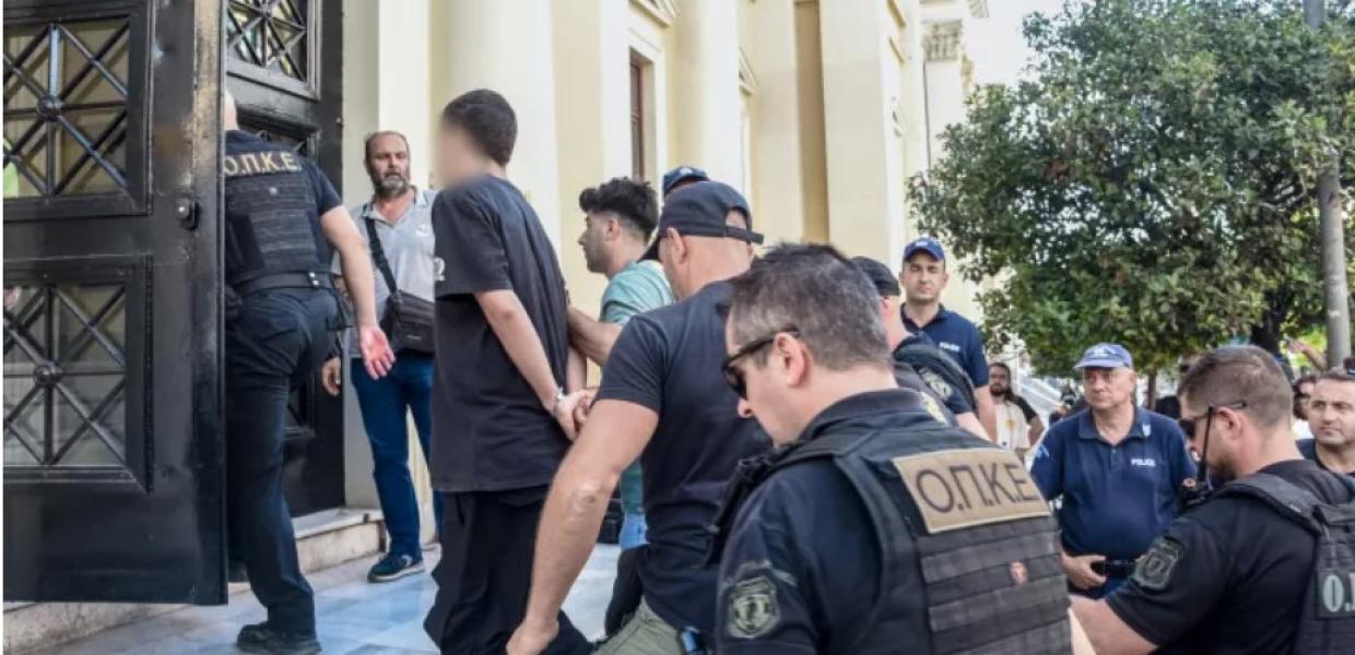 ΦΩΤΙΑ ΠΑΤΡΑ ΝΕΑΡΟΙ