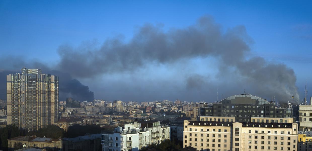 Η μεγαλύτερη αεροπορική επίθεση της Ρωσίας από το 2022 – Στις φλόγες κυβερνητικό κτήριο