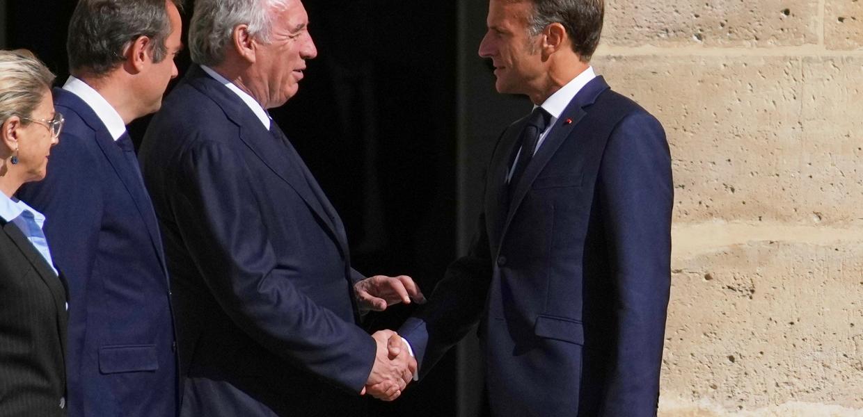 ΜΑΚΡΟΝ ΜΠΑΙΡΟΥ