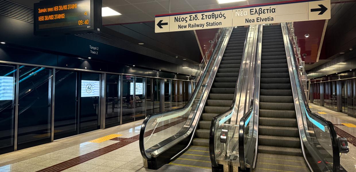 Σκάλες και αποβάθρα στο Μετρό Θεσσαλονίκης