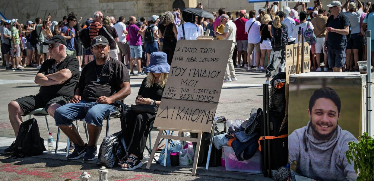 Ο Πάνος Ρούτσι κάνει απεργία πείνας στο Σύνταγμα