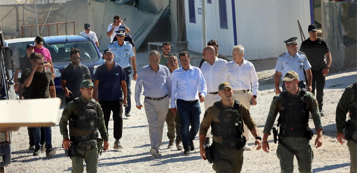 H περιοδεία του υπουργού Μετανάστευσης και Ασύλου, Θάνου Πλεύρη, στις Κλειστές Ελεγχόμενες Δομές (ΚΕΔ) στα νησιά πρώτης γραμμής