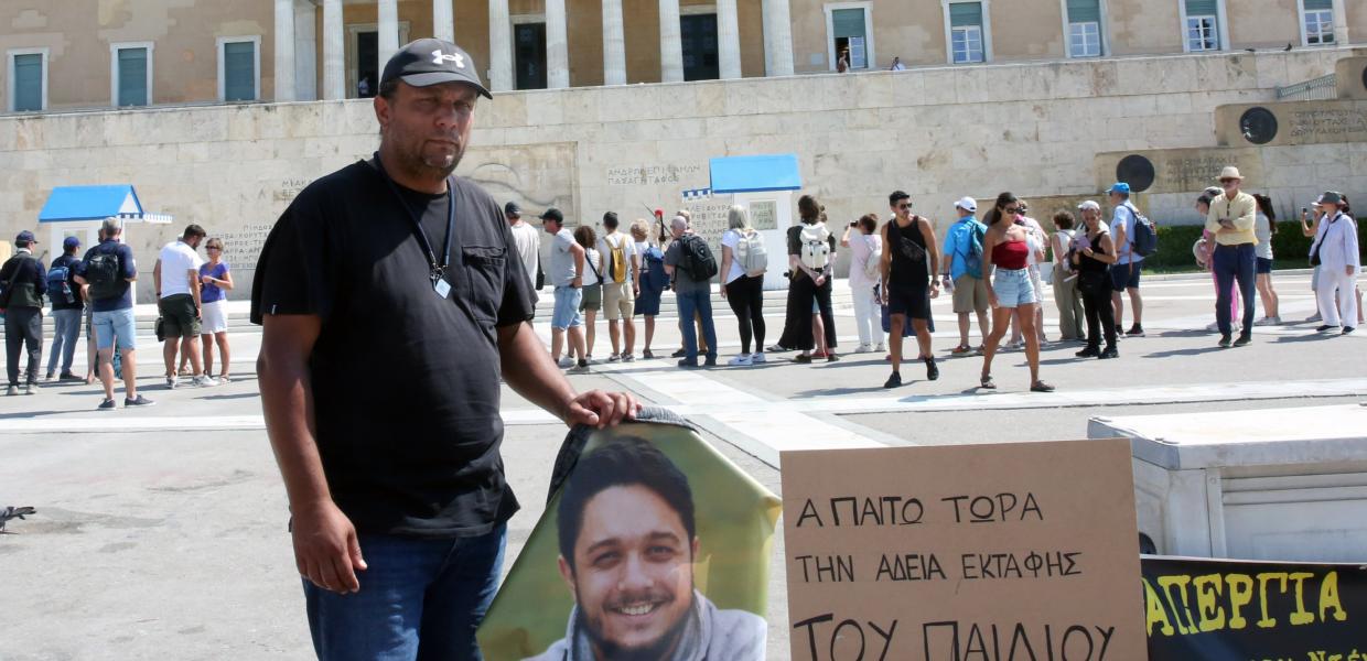 Ο Πάνος Ρούτσι κάνει απεργία πείνας στο Σύνταγμα