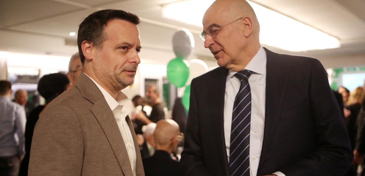 Ο Χάρης Δούκας με τον Νίκο Δένδια
