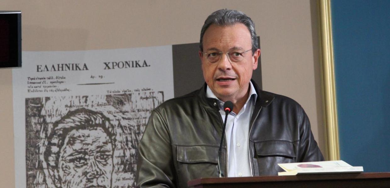 Ο Σωκράτης Φάμελλος στην παρουσίαση του βιβλίου «Τα πατάκια», του Στέλιου Παππά