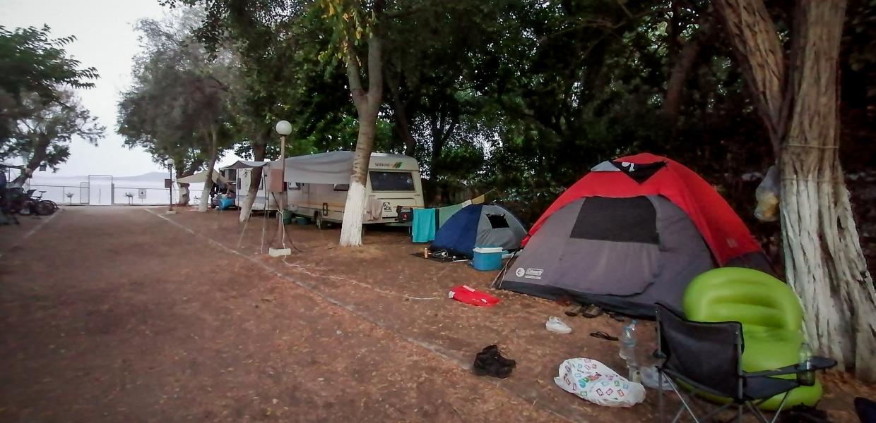 ΚΑΜΠΙΝΓΚ ΦΟΙΝΙΚΟΥΝΤΑ ΔΙΠΛΟ ΕΓΚΛΗΜΑ
