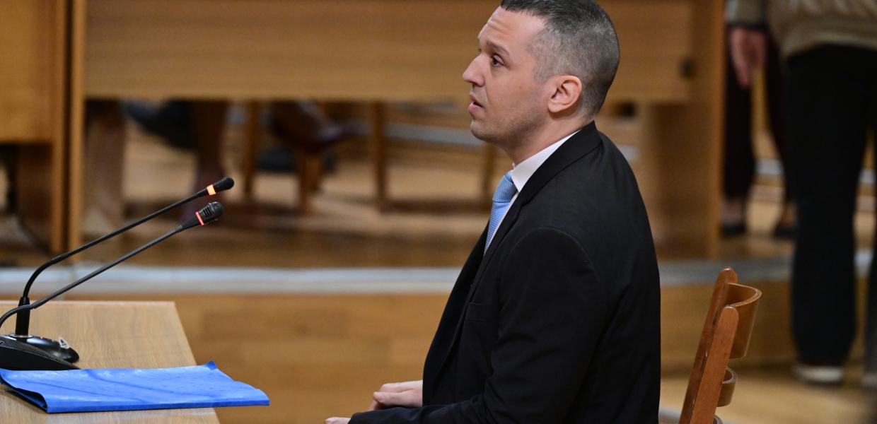 Ο Ηλίας Κασιδιάρης στη δίκη της ΧΑ