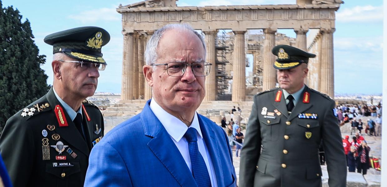 Έπαρση της σημαίας στον Ιερό Βράχο της Ακρόπολης παρουσία του ΠτΔ Κώστα Τασούλα – Εορτασμός 81ης επετείου Απελευθέρωσης της Αθήνας από τη Γερμανική Κατοχή 