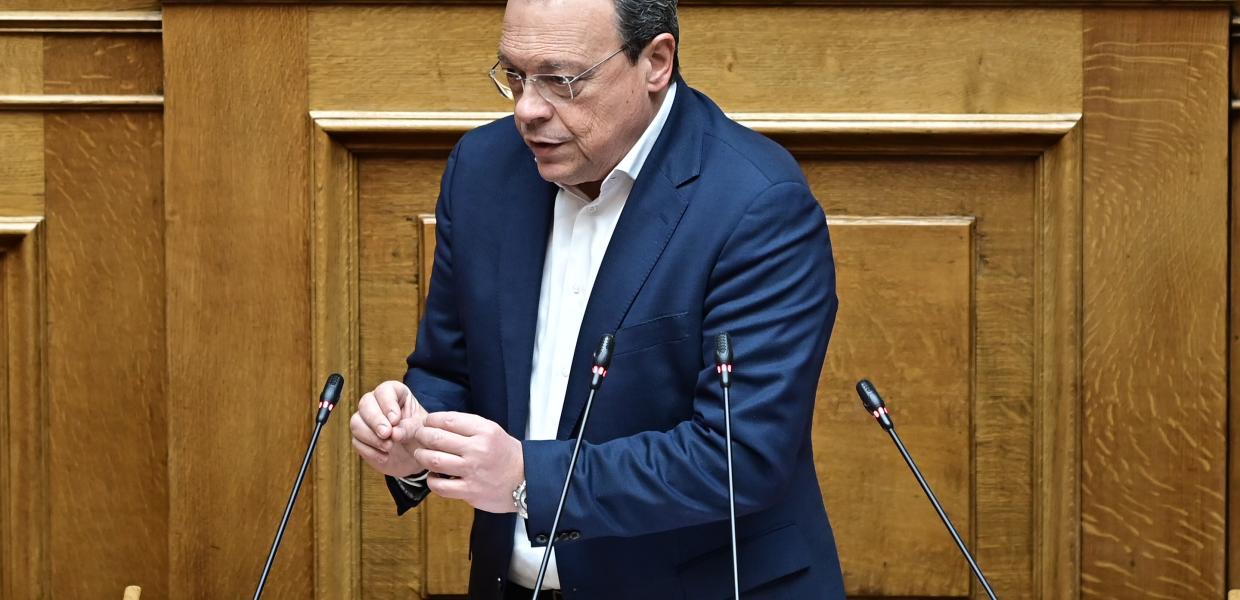 Ο Σωκράτης Φάμελλος στο βήμα της Βουλής