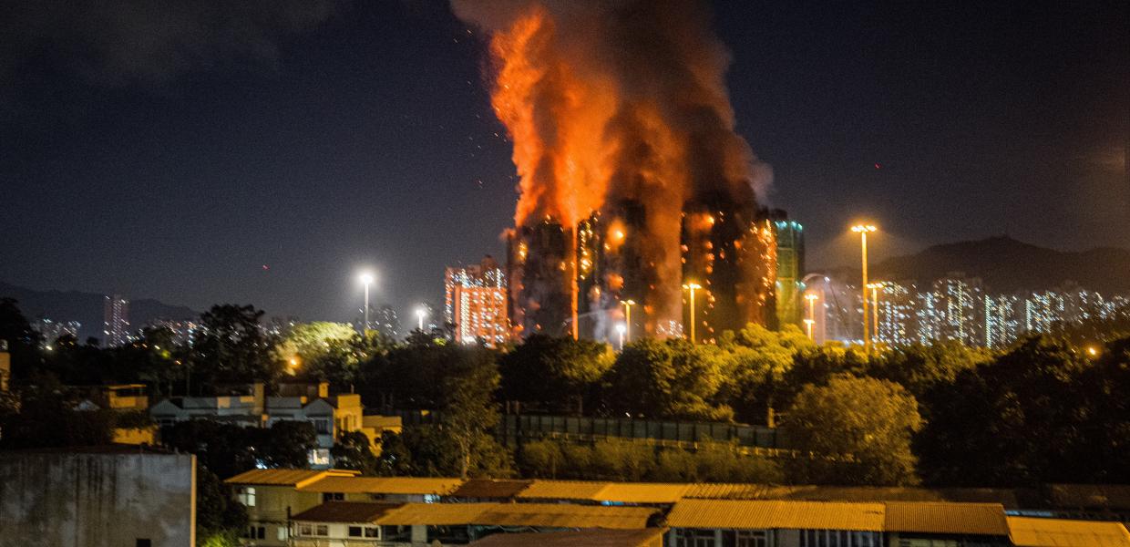 Φωτιά σε συγκρότημα κατοικιών στο Χονγκ Κονγκ