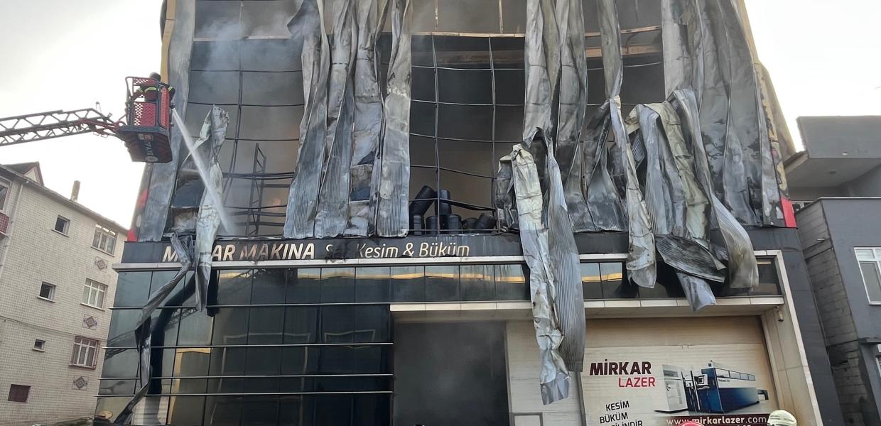Πυρκαγιά σε αποθήκη αρωματοποιίας στην Τουρκία