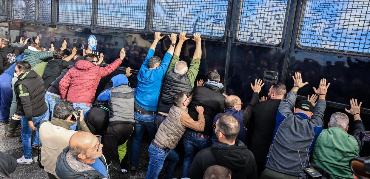 ΑΓΡΟΤΕΣ ΚΛΟΥΒΑ ΜΑΤ