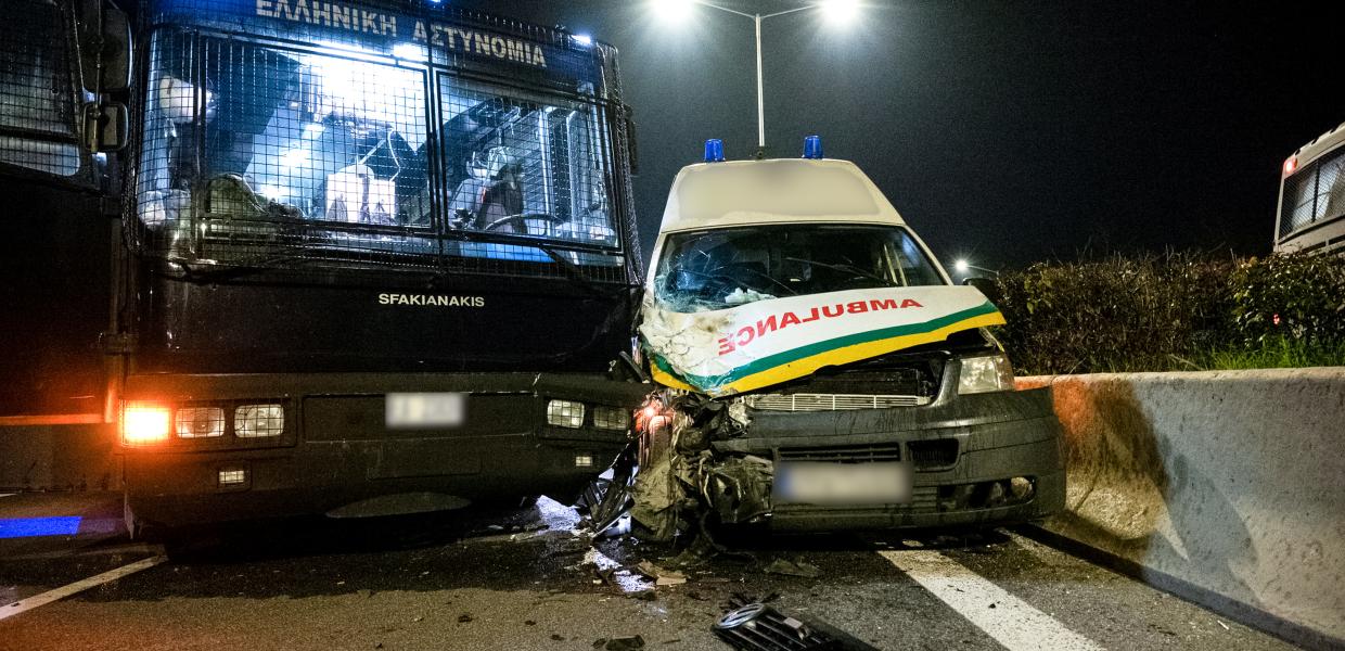 ΣΥΓΚΡΟΥΣΗ ΑΣΘΕΝΟΦΟΡΟΥ ΜΕ ΚΛΟΥΒΑ ΑΣΤΥΝΟΜΙΑΣ