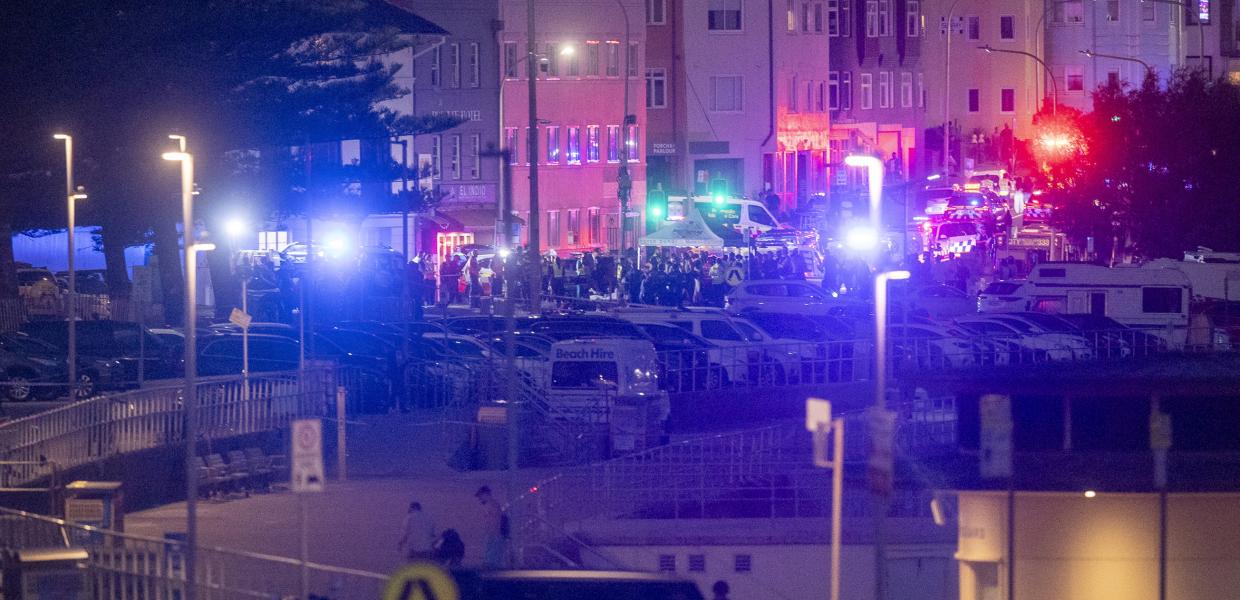 Αστυνομικές δυνάμεις μετά το μακελειό στη διάσημη παραλία Μποντάι του Σίδνεϋ