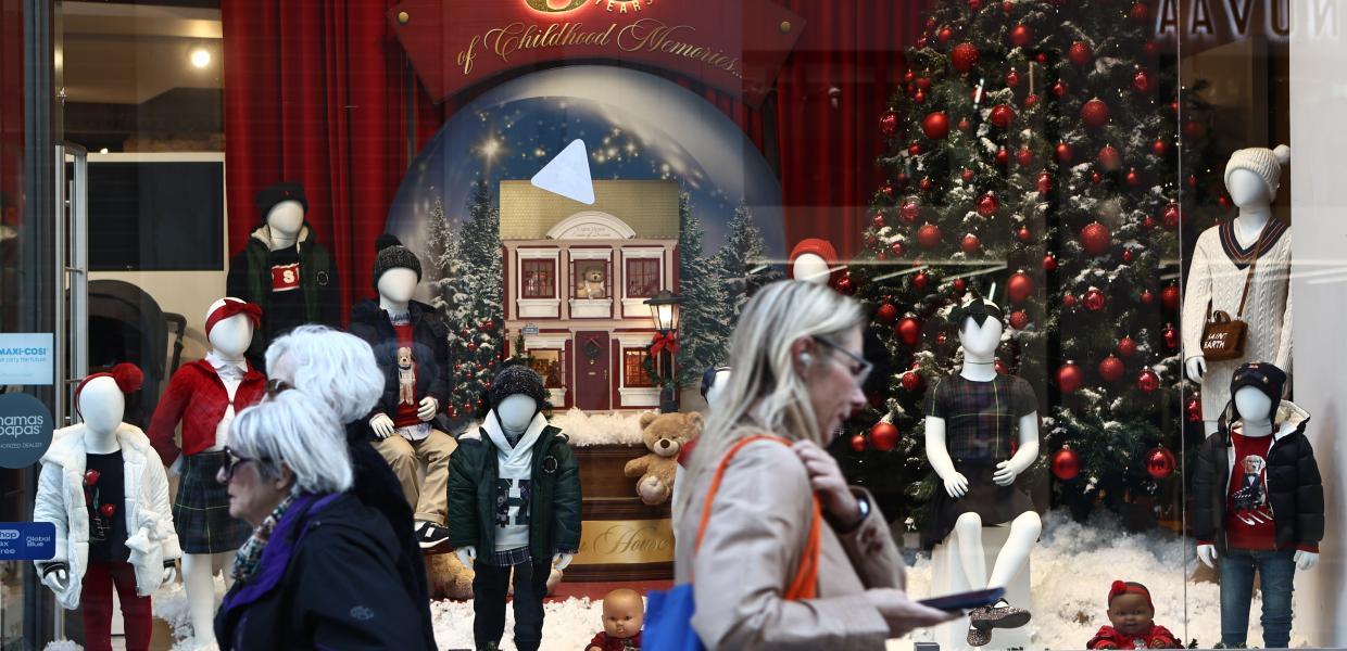 Εορταστικό ωράριο στα καταστήματα της Ερμού