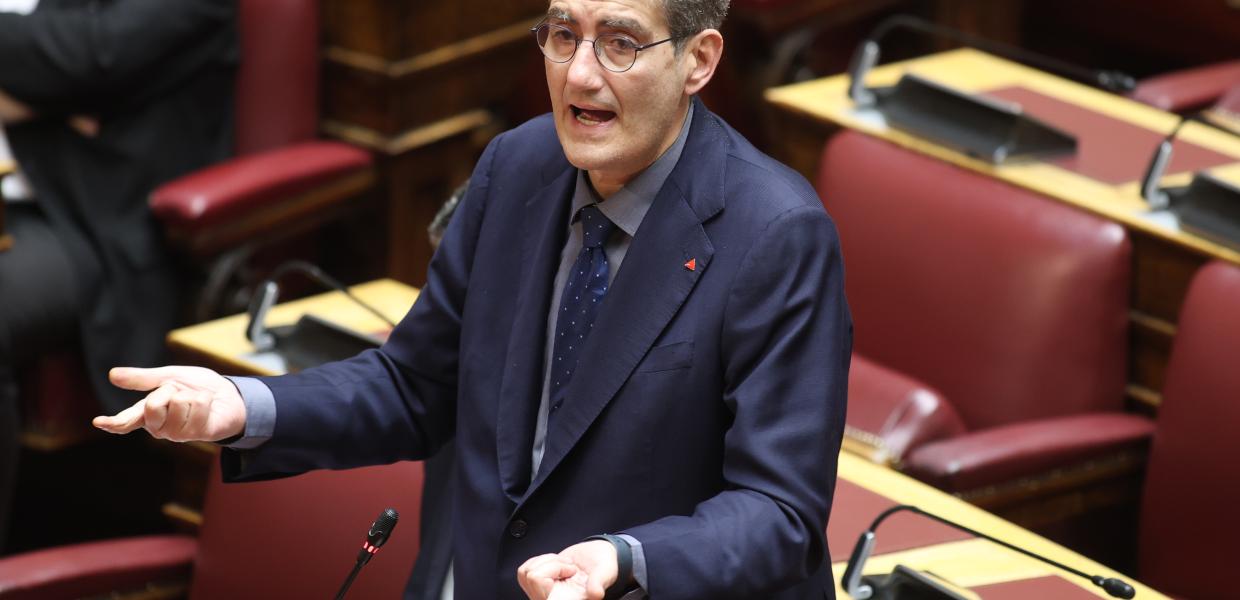 Ο Χρήστος Γιαννούλης στα έδρανα της Βουλής