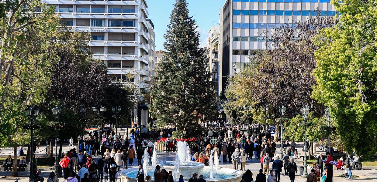 Ανοιχτά εμπορικά καταστήματα στην πλατεία Συντάγματος και στην οδό Ερμού