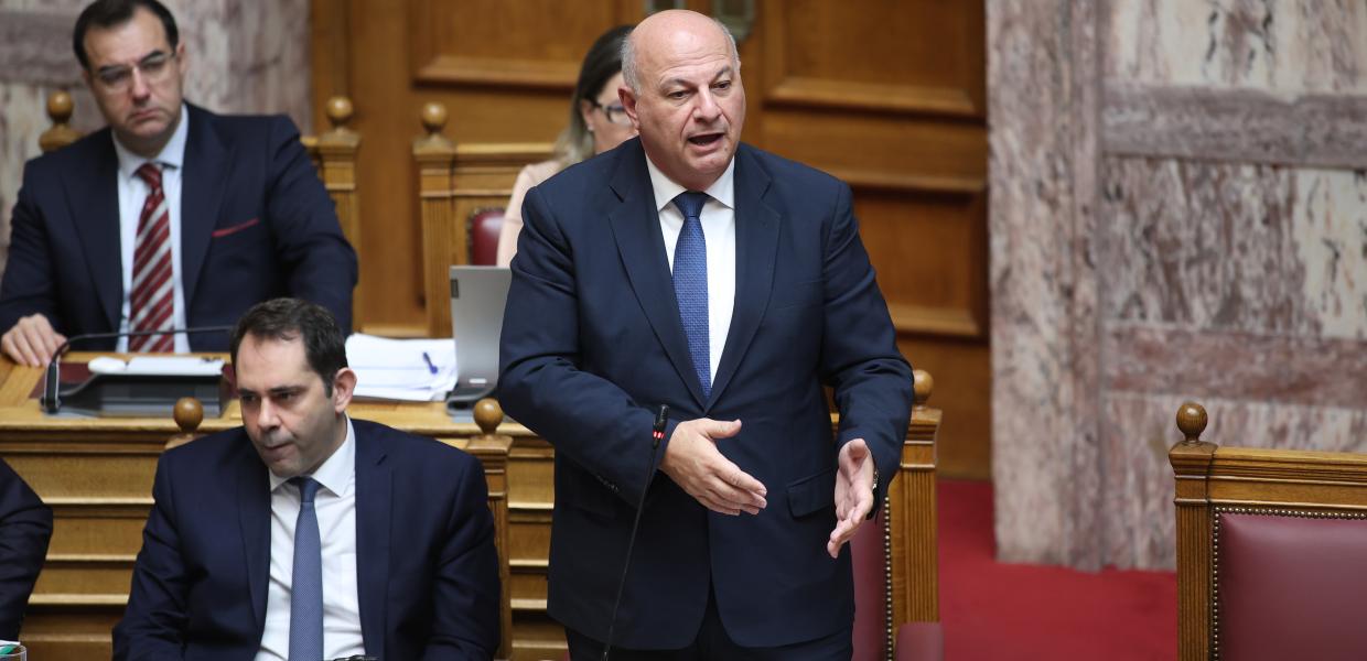 Ο Κώστας Τσιάρας στη Βουλή