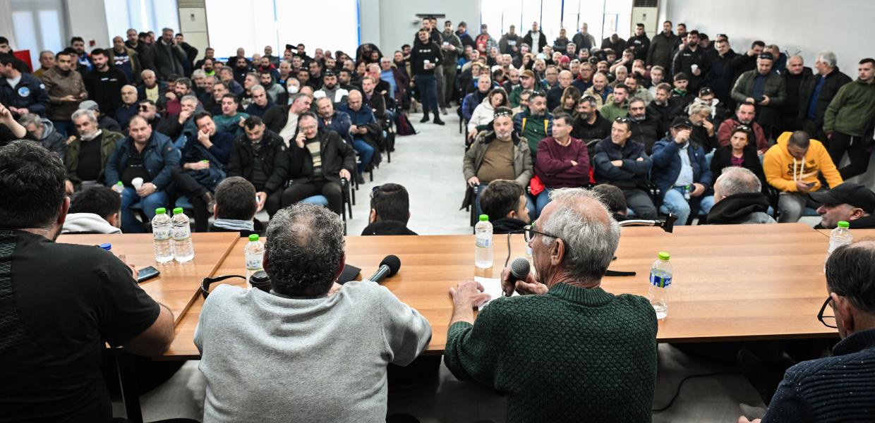 Πανελλαδική συνέλευση αγροτών στην Καρδίτσα