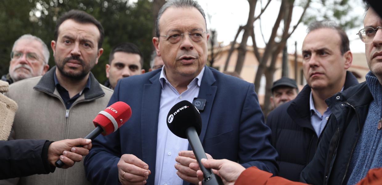 Ο Σωκράτης Φάμελλος στην Άνω Γλυφάδα μετά την κακοκαιρία