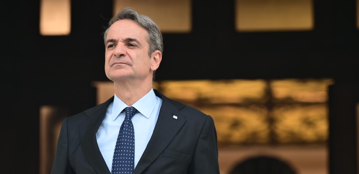 Ο Μητσοτάκης στην είσοδο του Μαξίμου