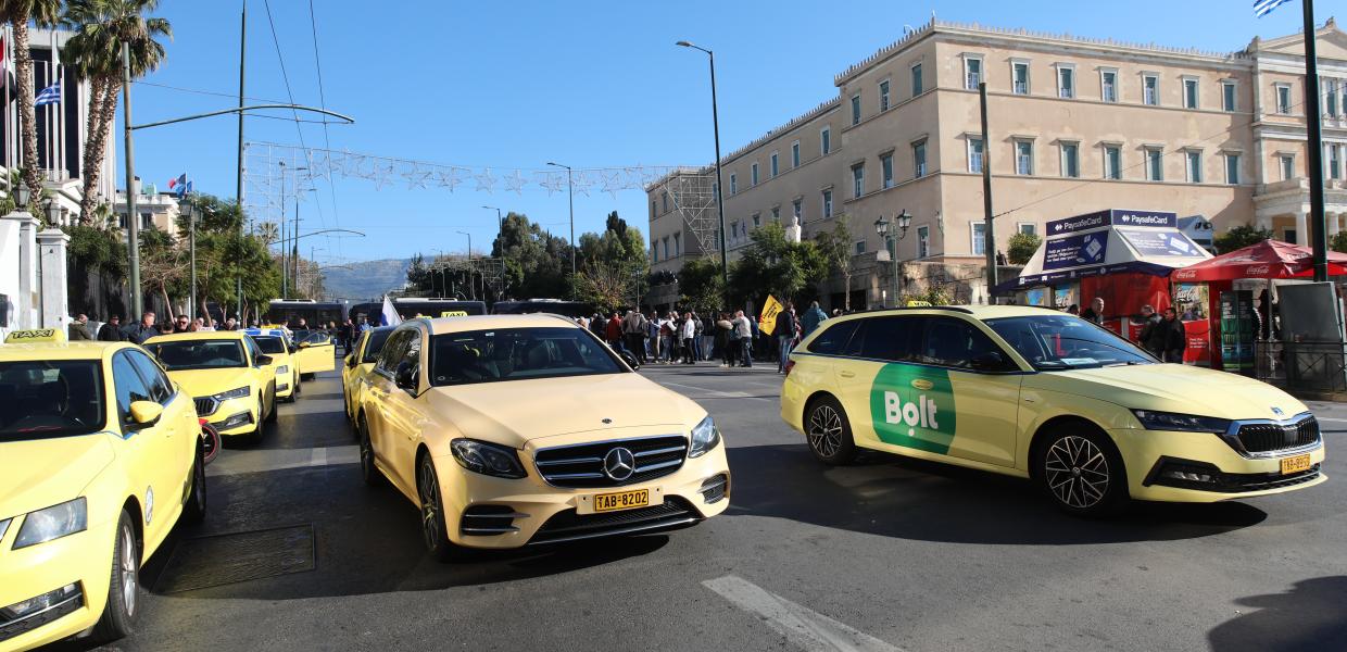 Πορεία ταξί στο κέντρο της Αθήνας