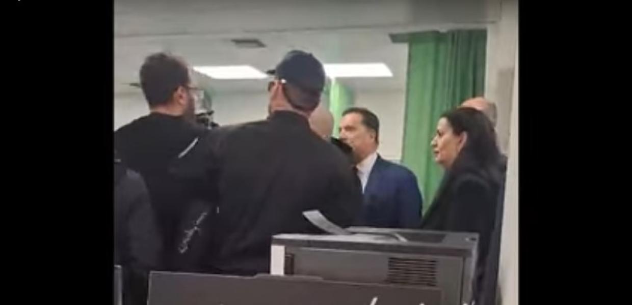 Ο Άδωνις Γεωργιάδης φωνάζει σε γιατρό με χειροπέδες στο νοσοκομείο Νίκαιας