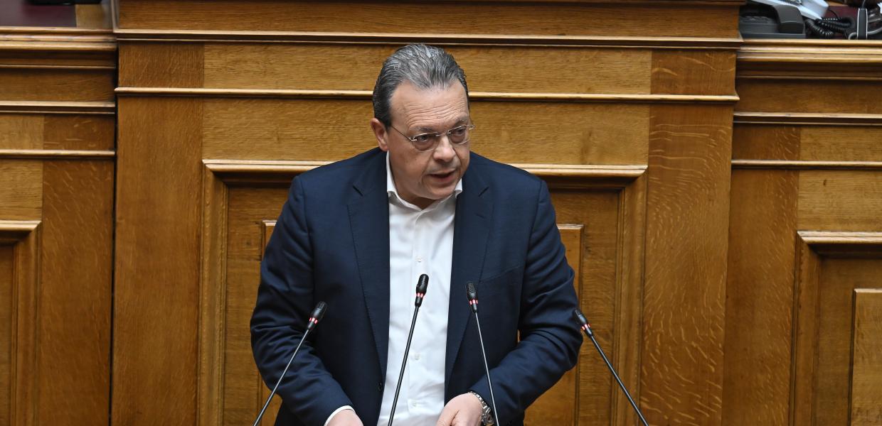 Φάμελλος - Βουλή - Τέμπη