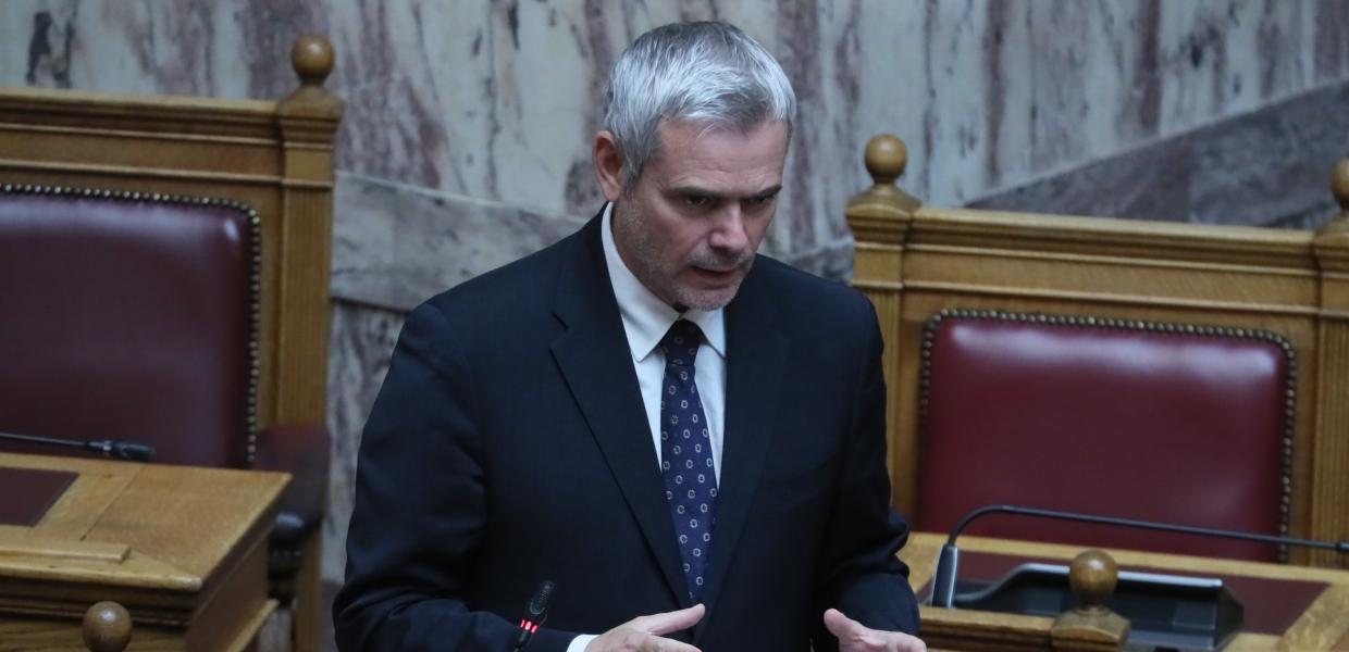 Ο Κώστας Καραγκούνης στη Βουλή