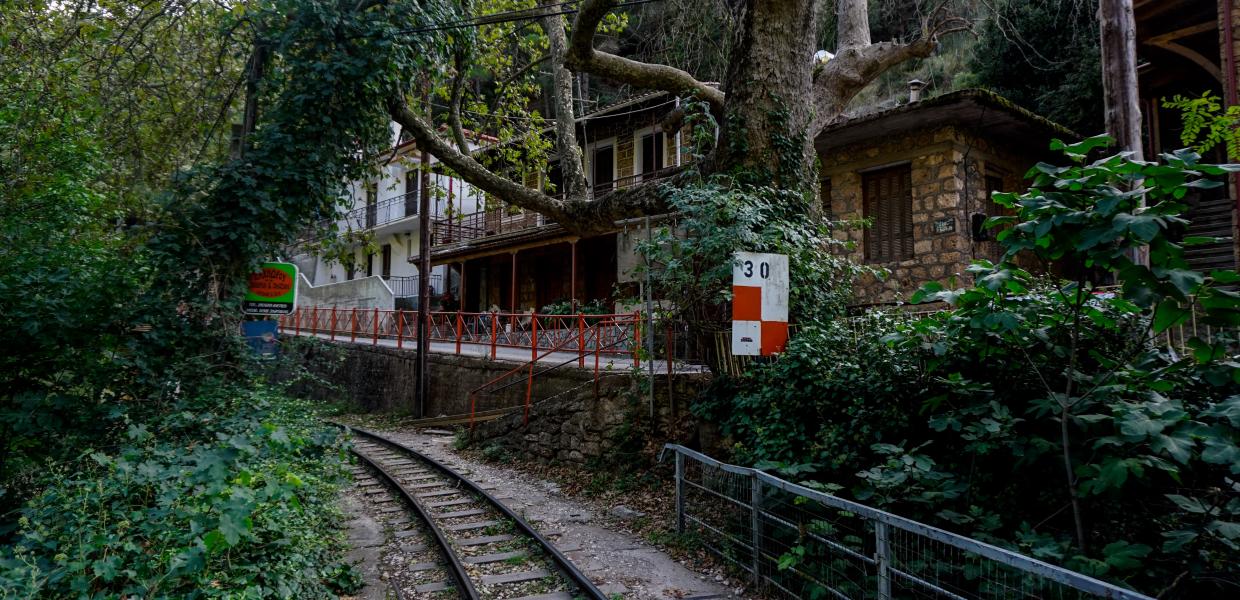 σιδηροδρομικές γραμμές στον Οδοντωτό