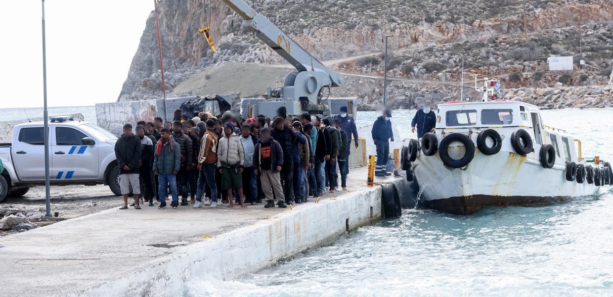 Πρόσφυγες στο λιμάνι της Γαύδου