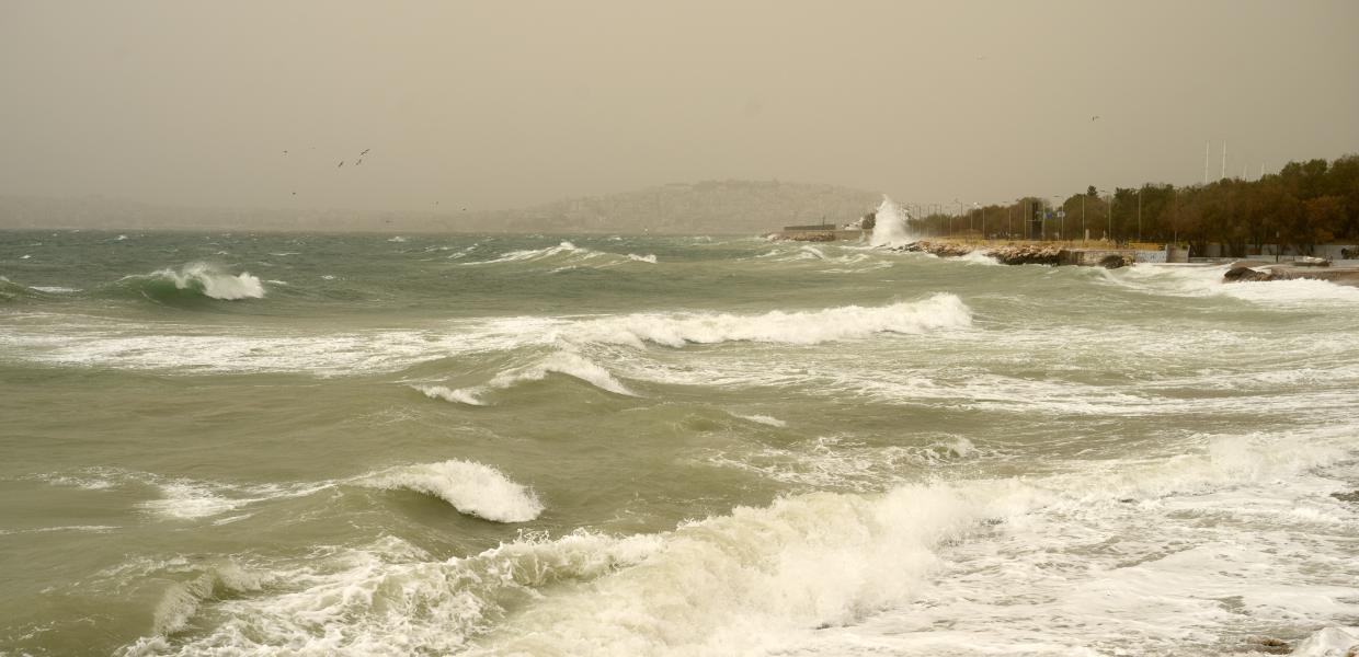 Αφρικανική σκόνη και θυελλώδεις άνεμοι στο Παλαιό Φάληρο