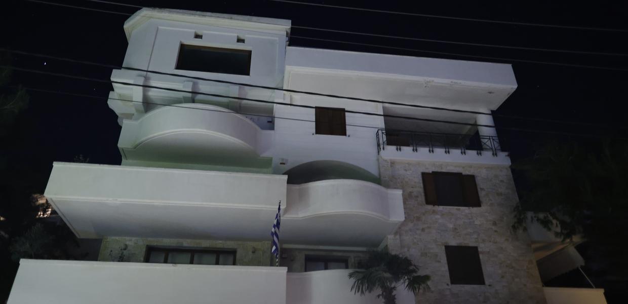 Νεκροί εργάτες στη Βάρη από Ηλεκτροπληξία
